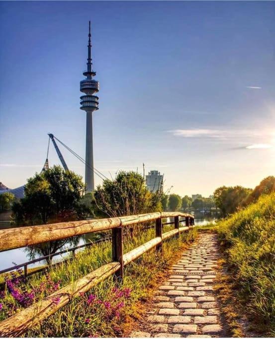 Schwabing-studio Great Sunset View & Balcony Apartment München